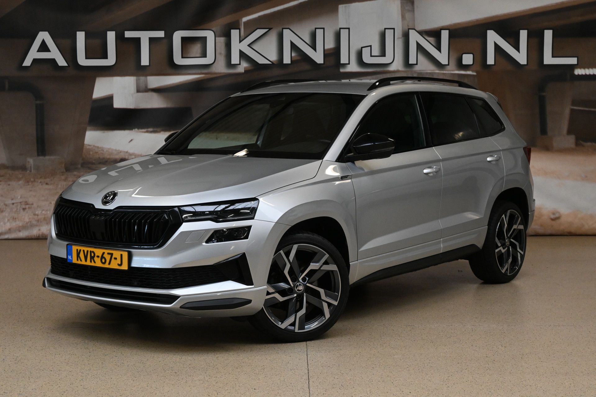 56139430-1.jpg