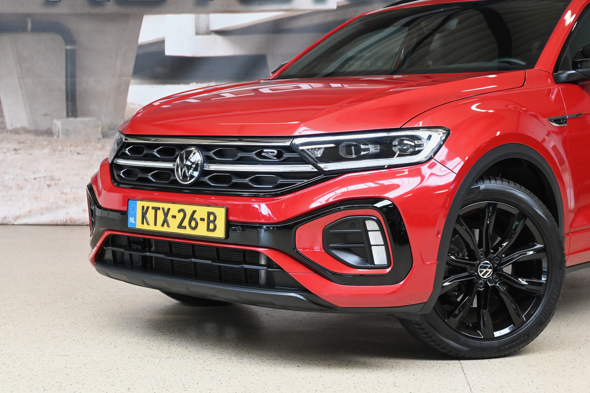 56266231-1.jpg