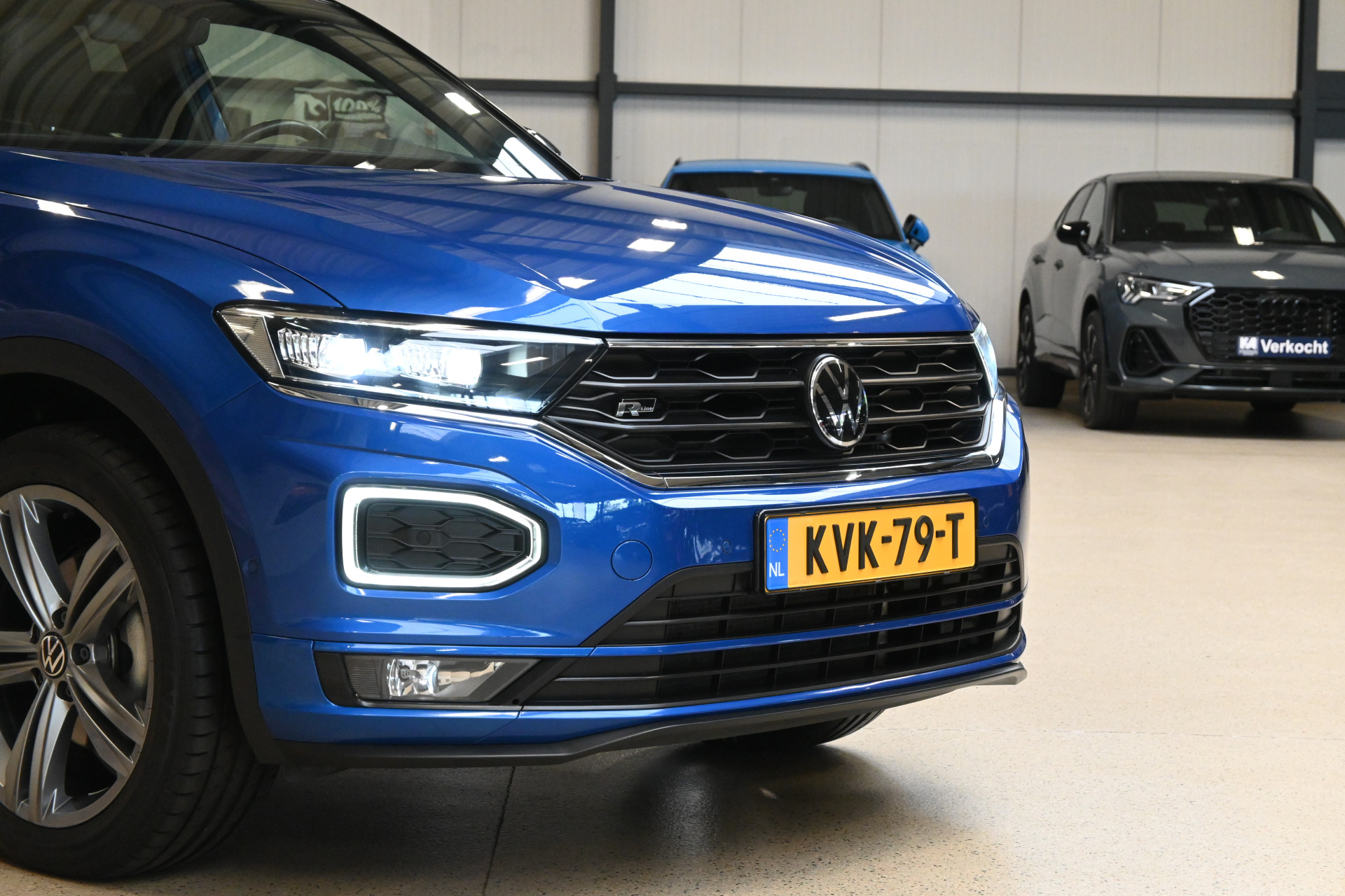 56415366-3.jpg
