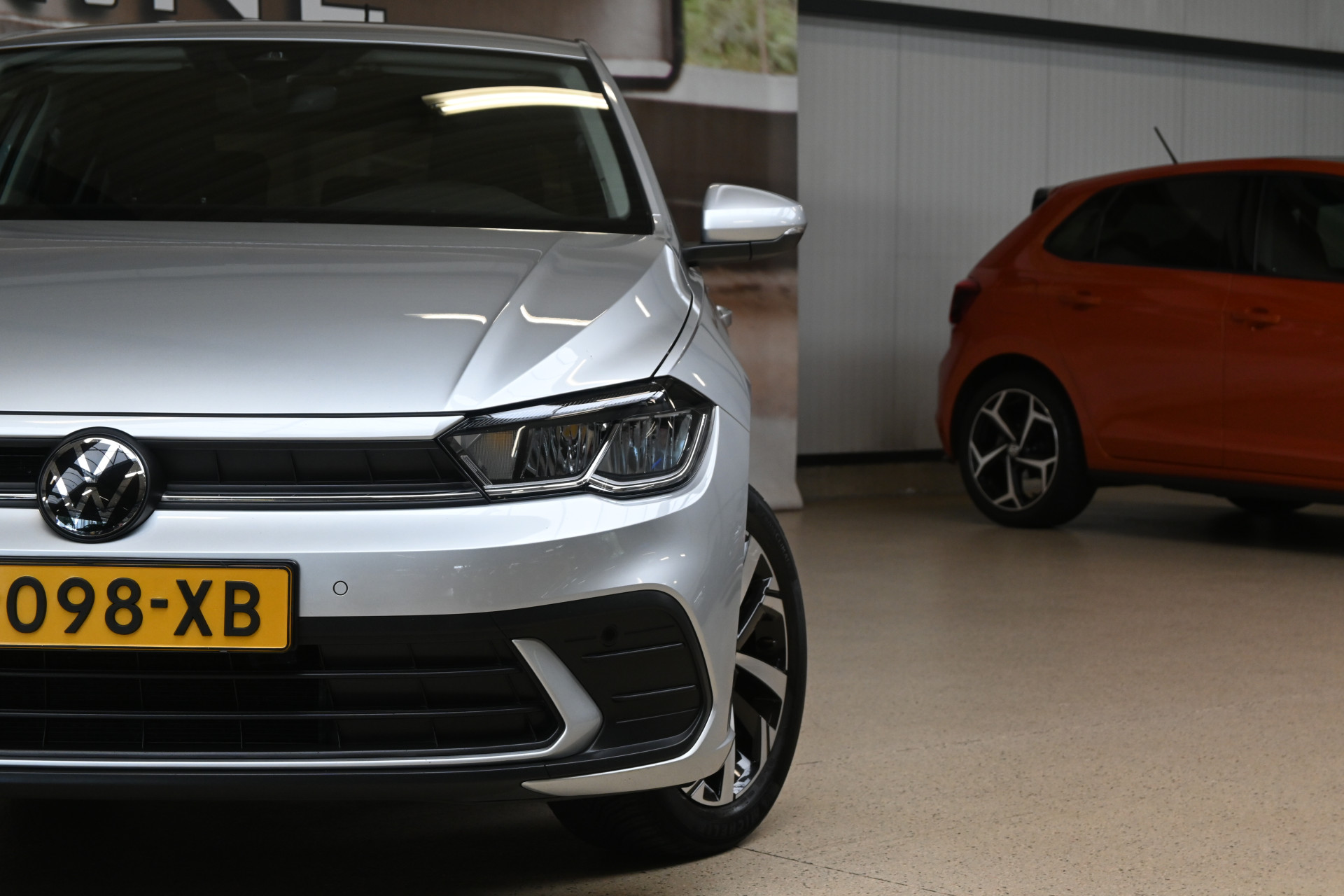 56558442-2.jpg