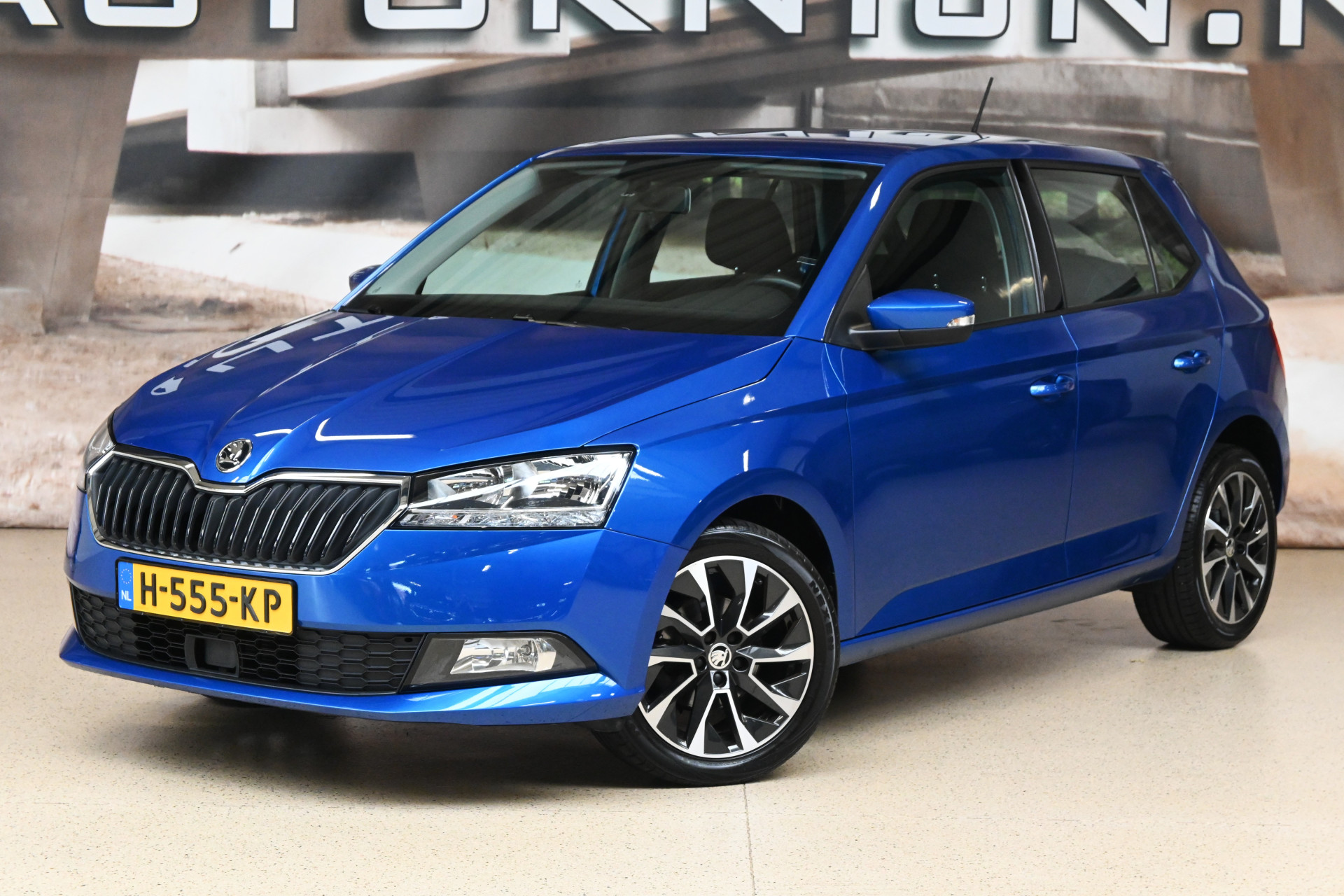 56559983-1.jpg