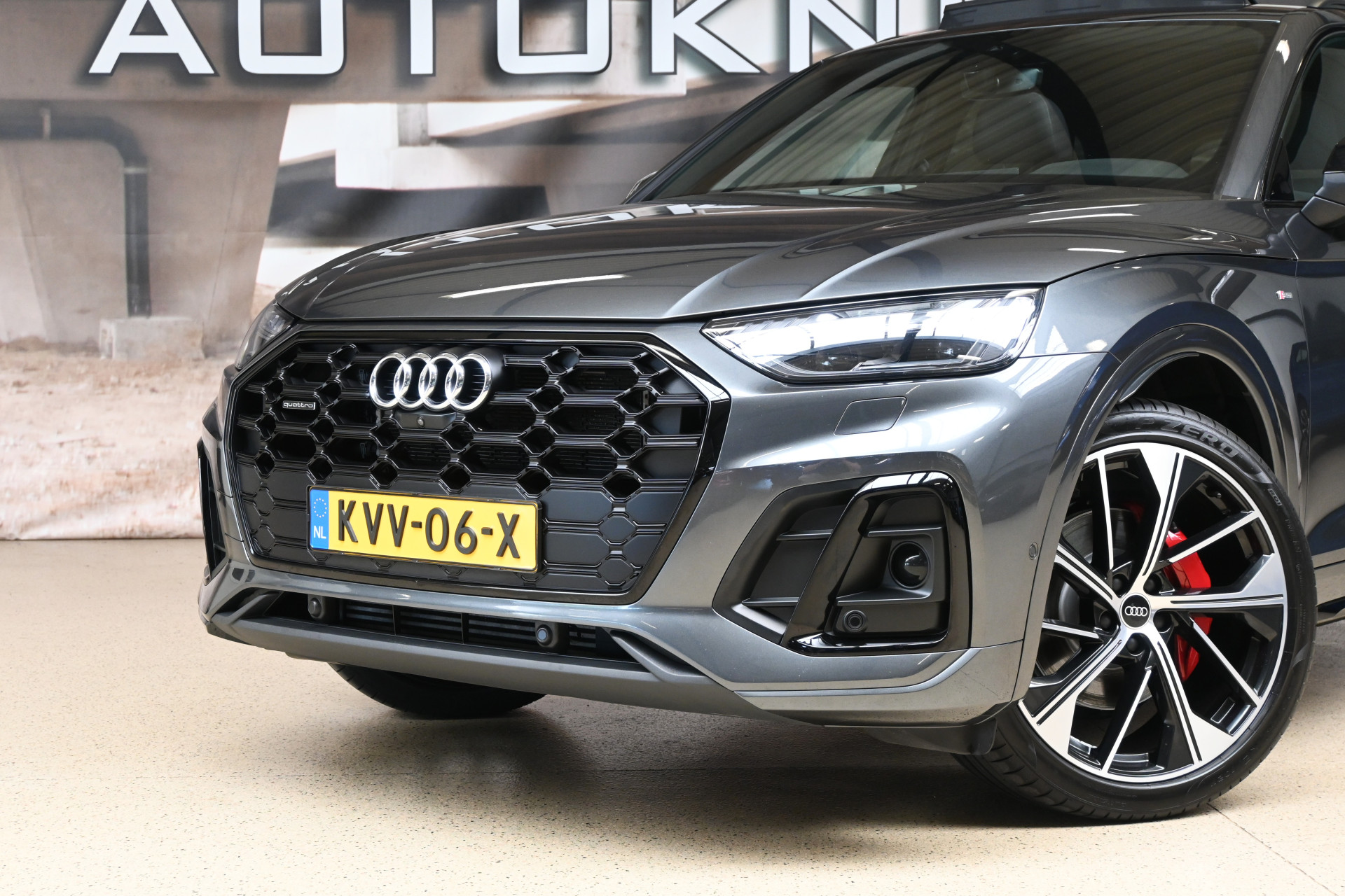 56573802-1.jpg