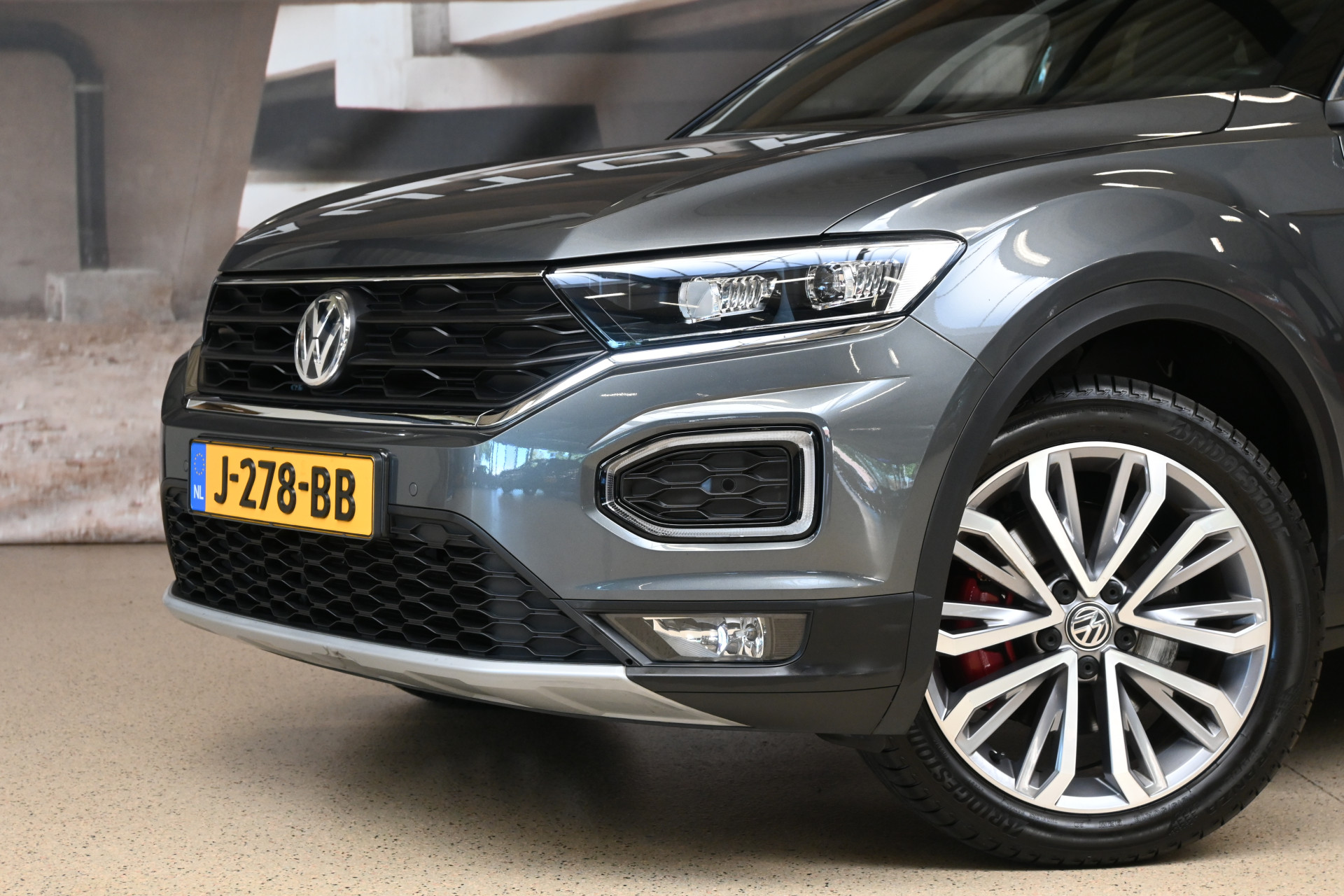 56629829-1.jpg
