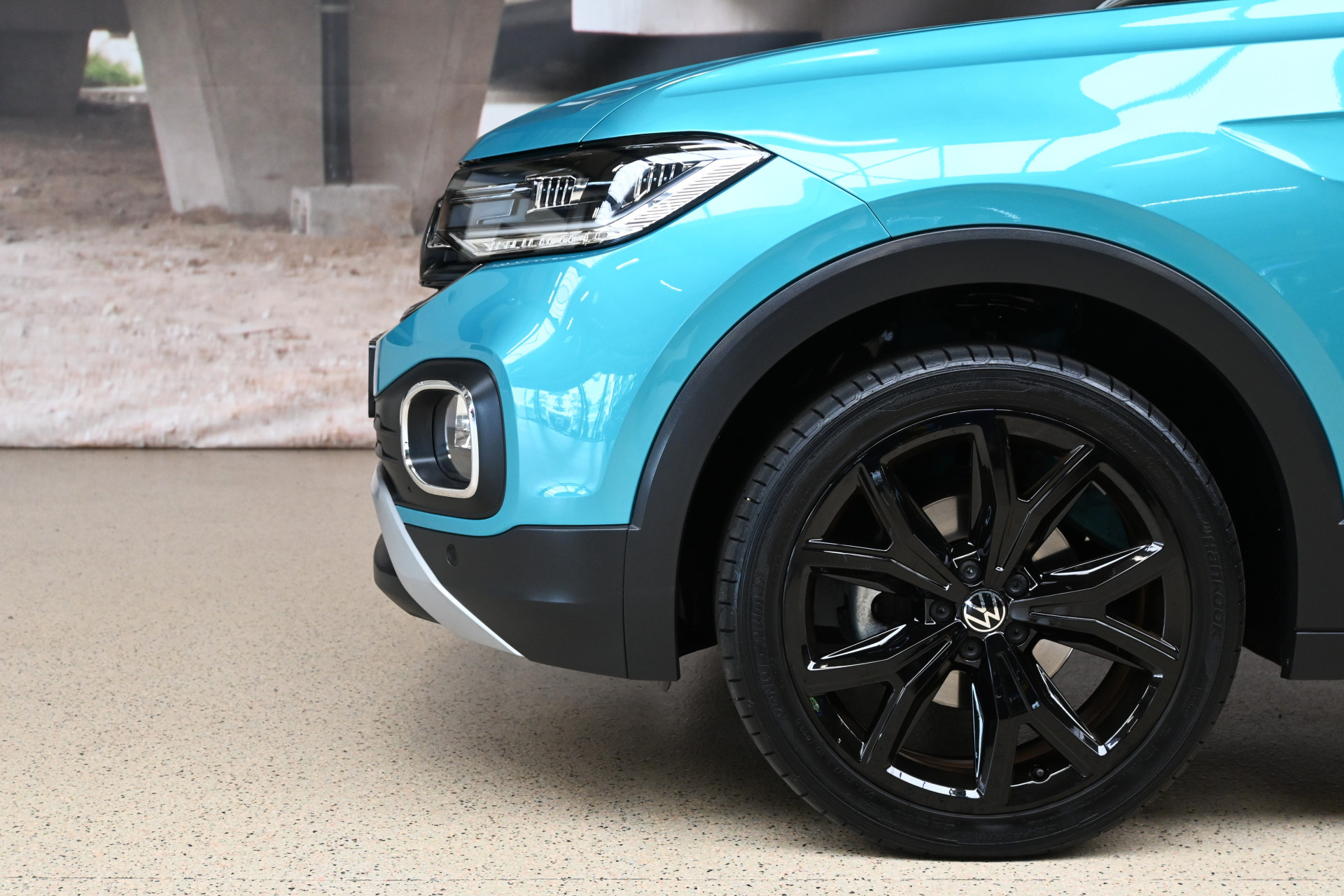 56732433-4.jpg