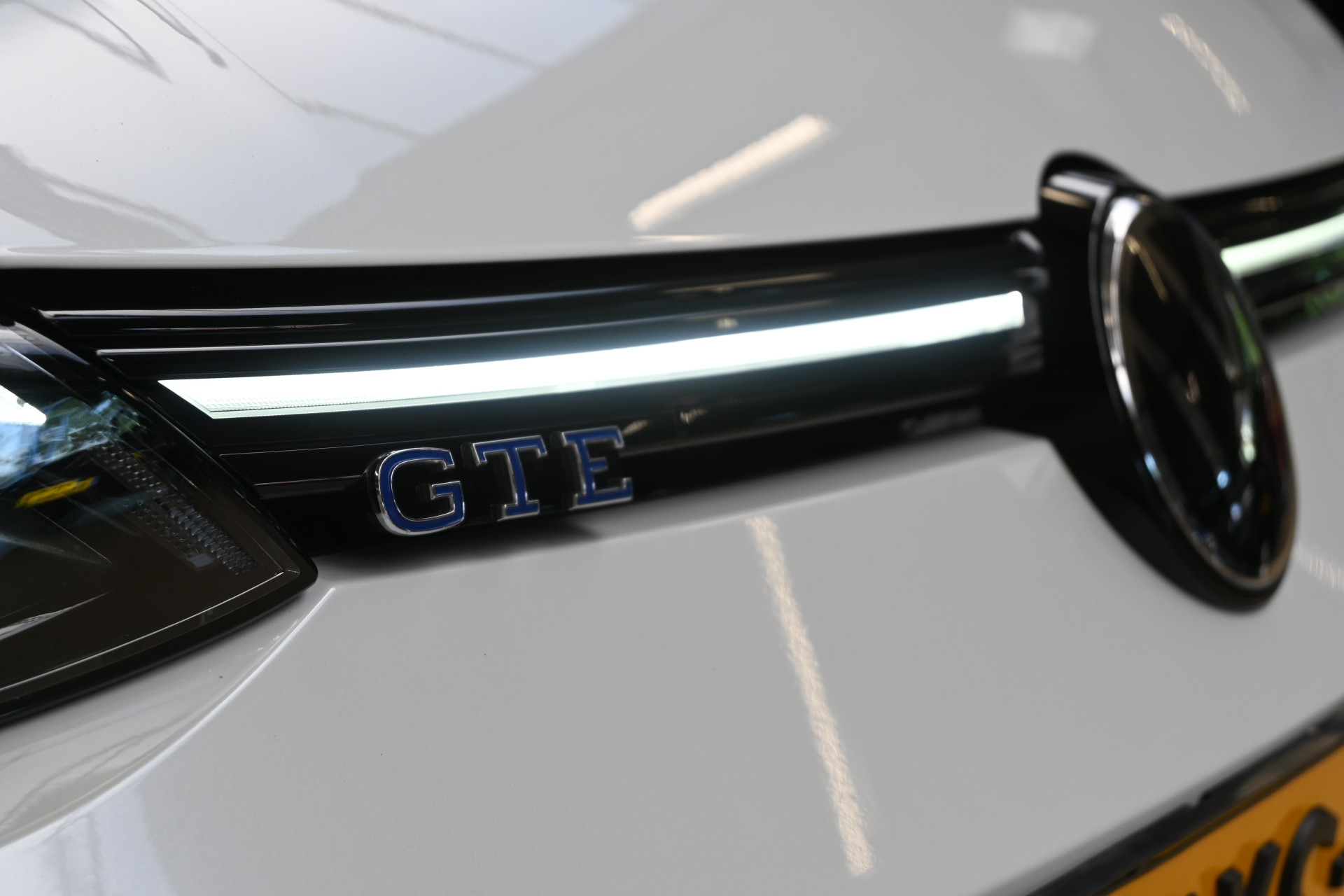 56879252-4.jpg