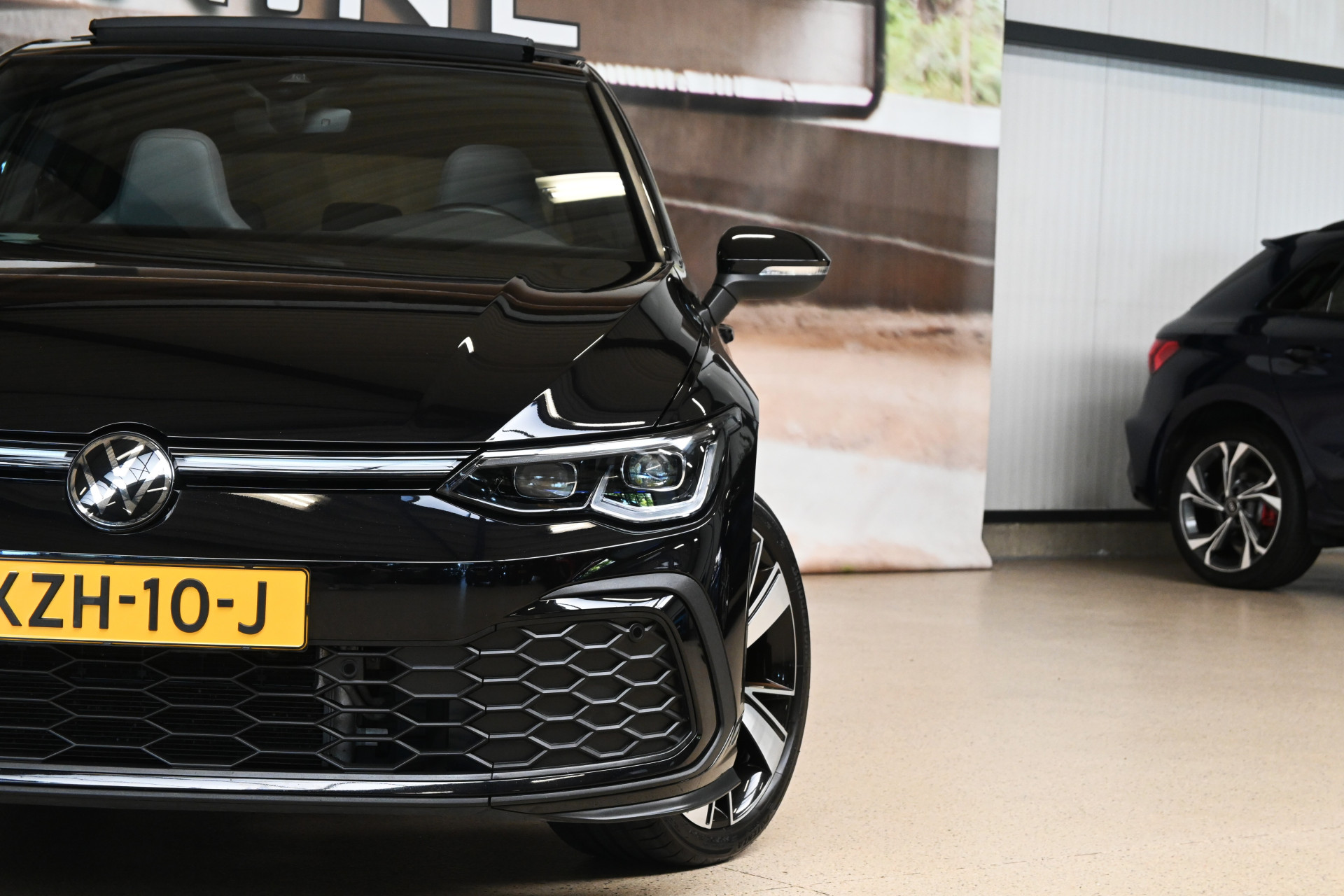 56965807-2.jpg