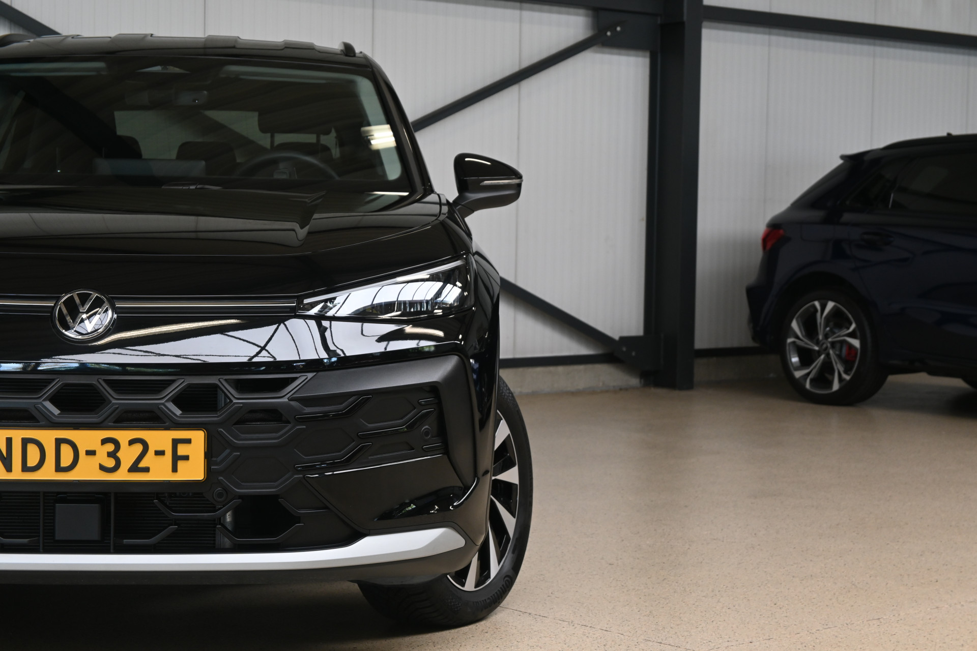 57620705-3.jpg